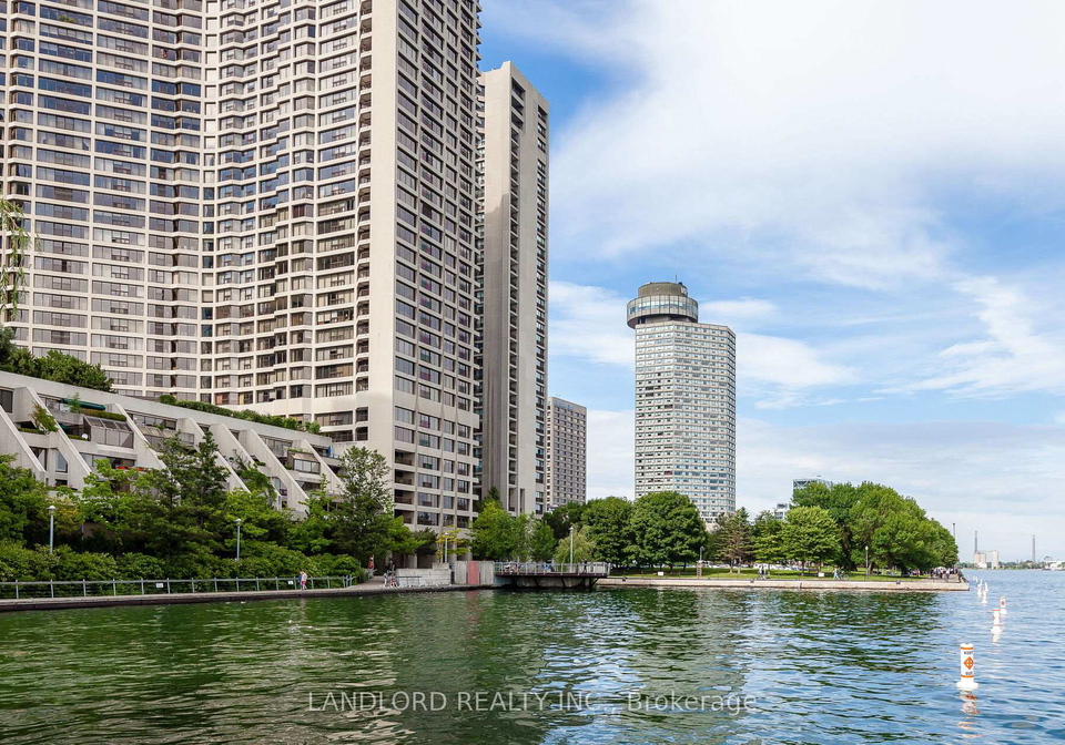 33-harbour-square-toronto-ontario-c13036956