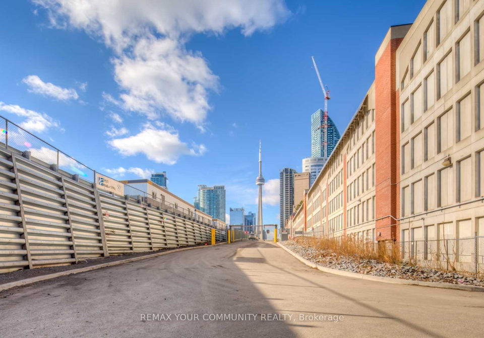 1-market-street-e-toronto-ontario-c13037034