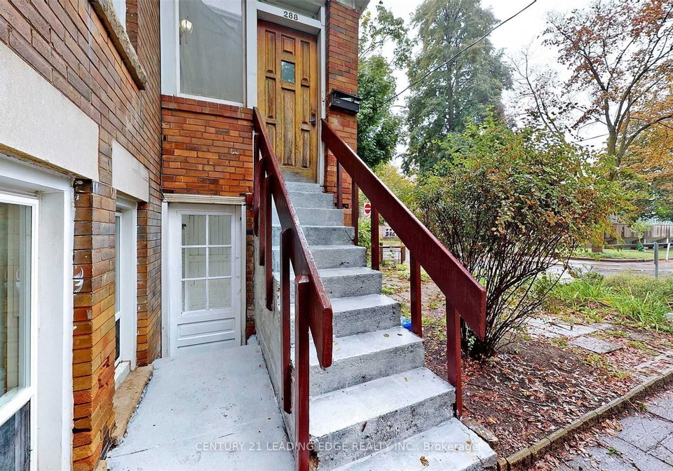 233-borden-street-toronto-ontario-c13037098