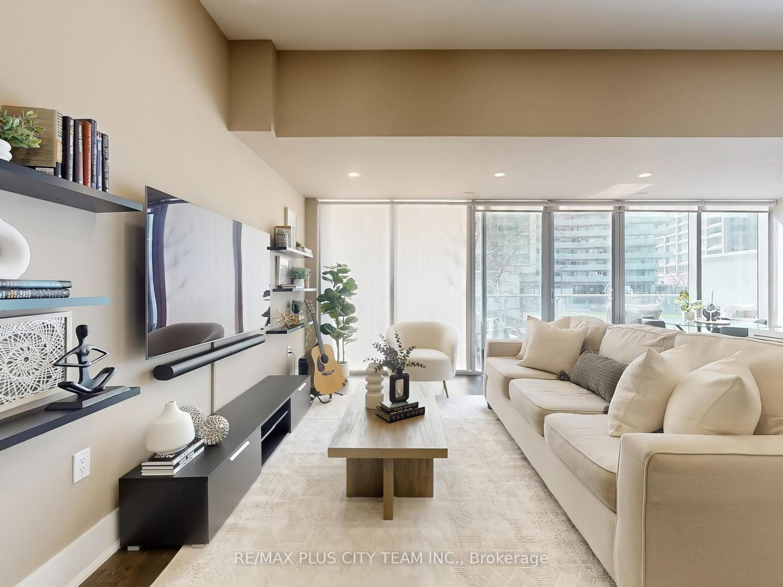 39-queens-quay-e-toronto-ontario-c13037310