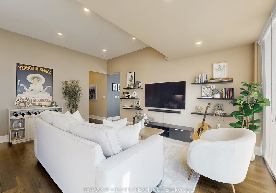 39-queens-quay-e-toronto-ontario-c13037310