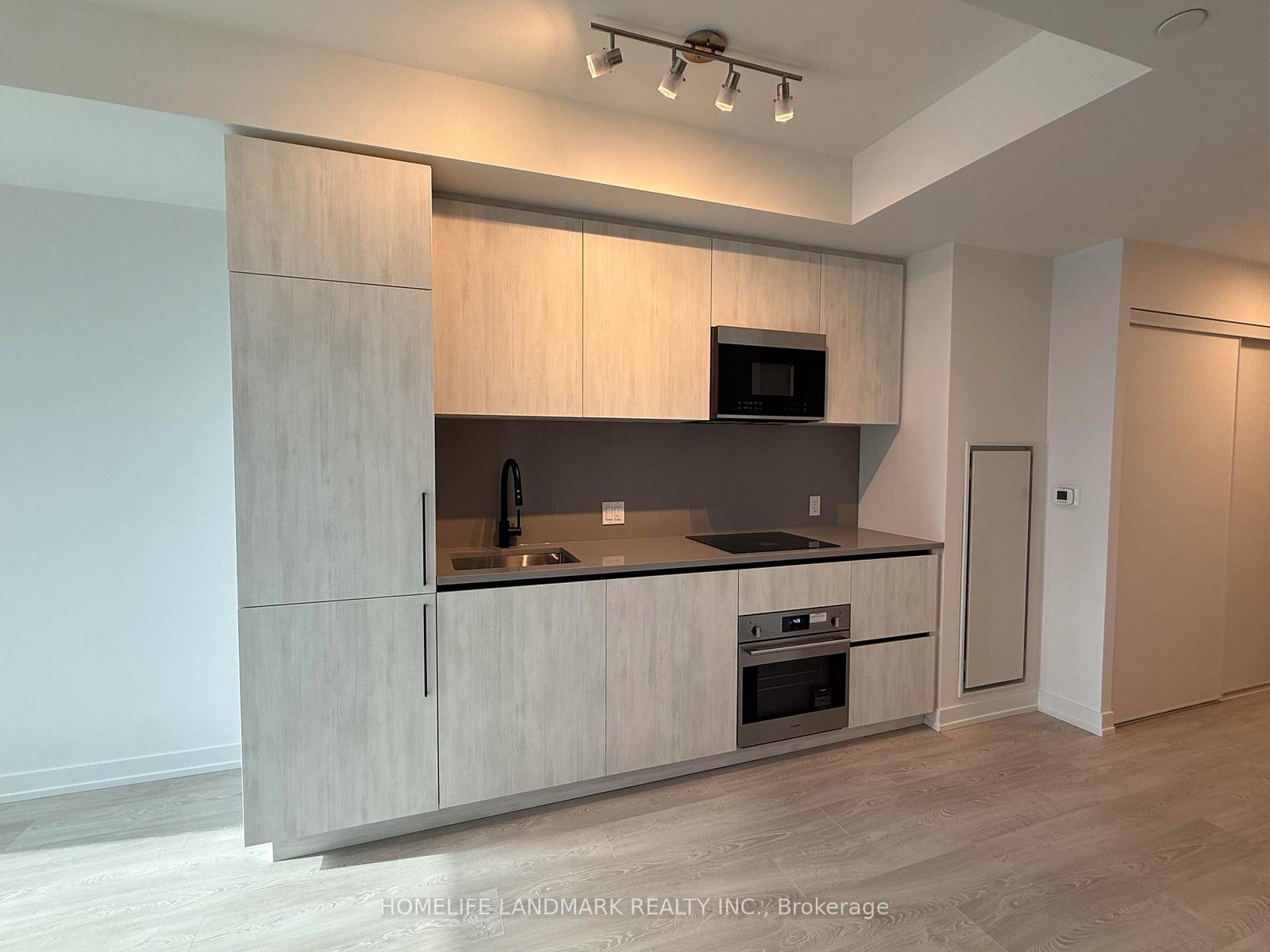 35-parliament-street-toronto-ontario-c13037648
