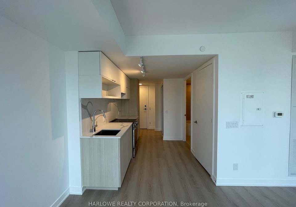 100-queen-street-e-toronto-ontario-c13037734