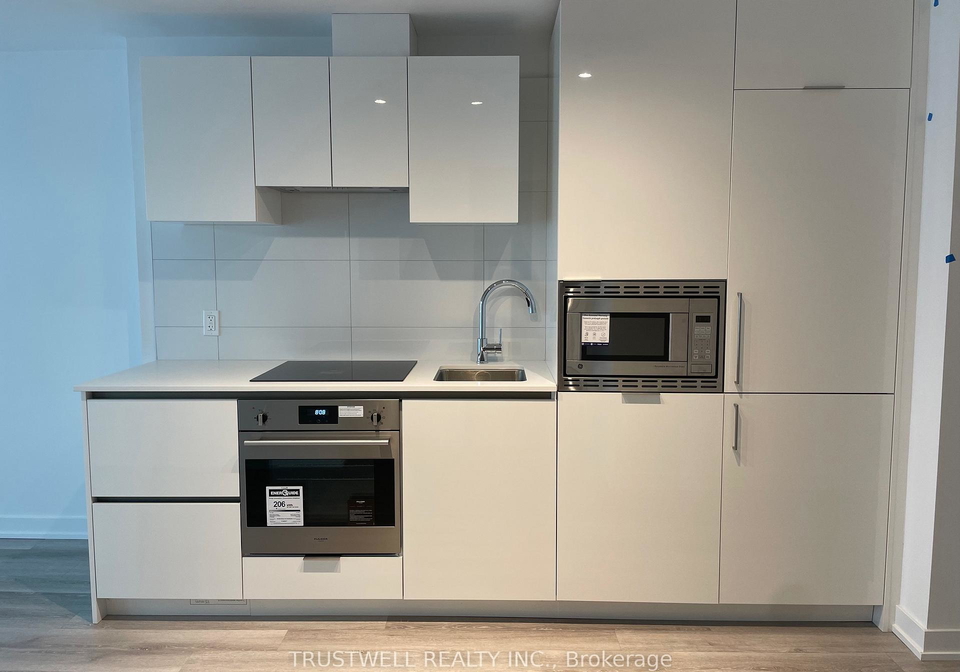 230-simcoe-street-toronto-ontario-c13037758