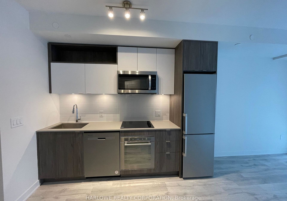 60-princess-street-toronto-ontario-c13037832