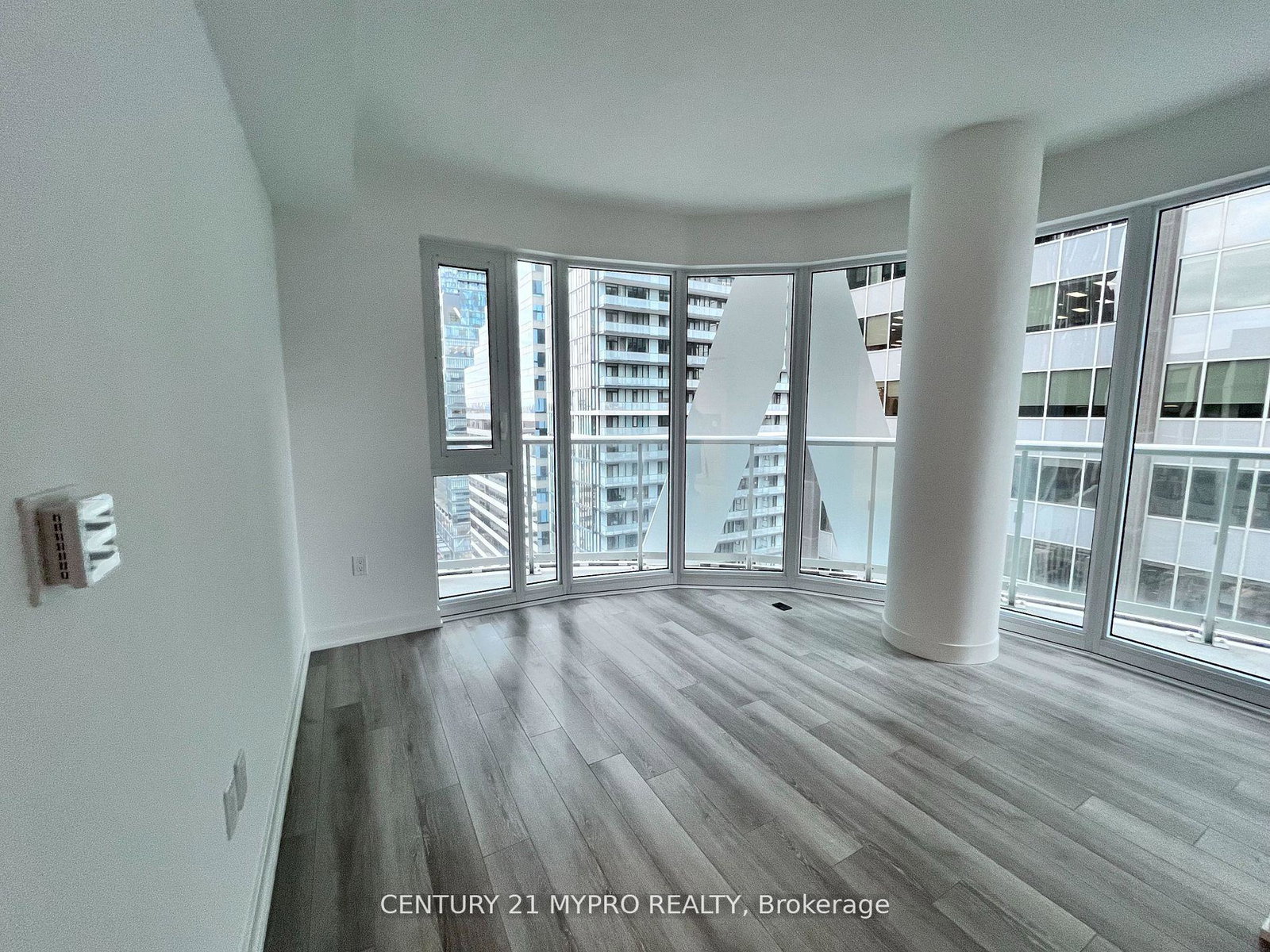 230-simcoe-street-toronto-ontario-c13038278
