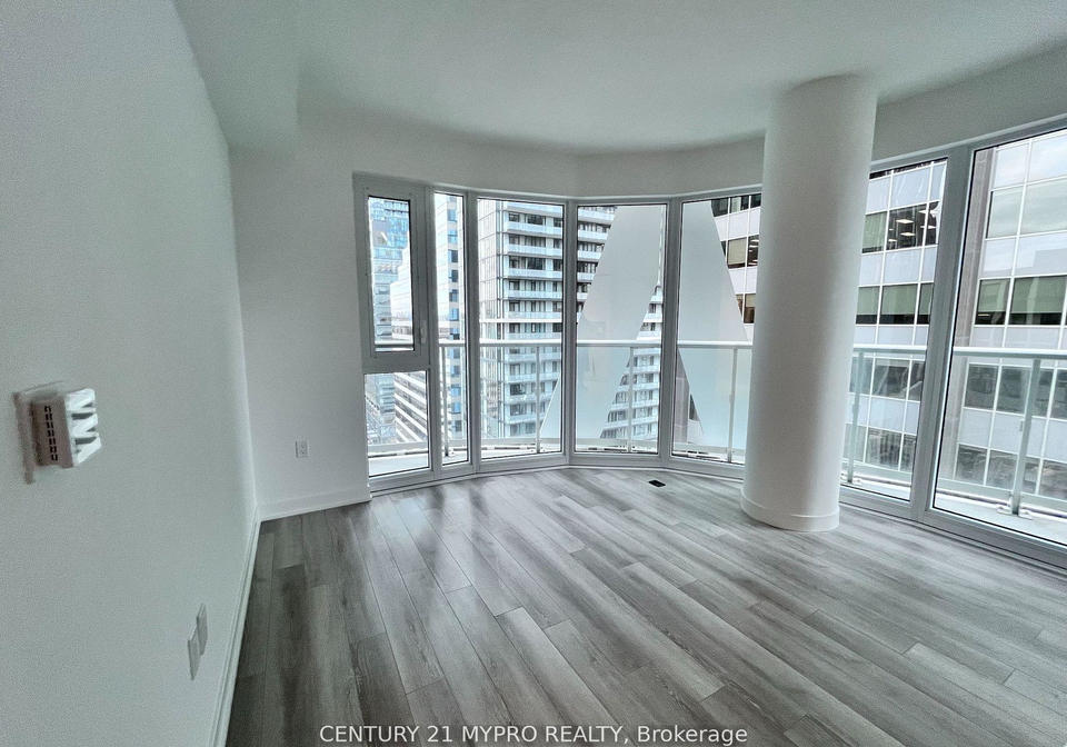 230-simcoe-street-toronto-ontario-c13038278