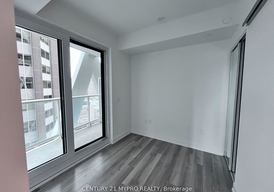 230-simcoe-street-toronto-ontario-c13038278