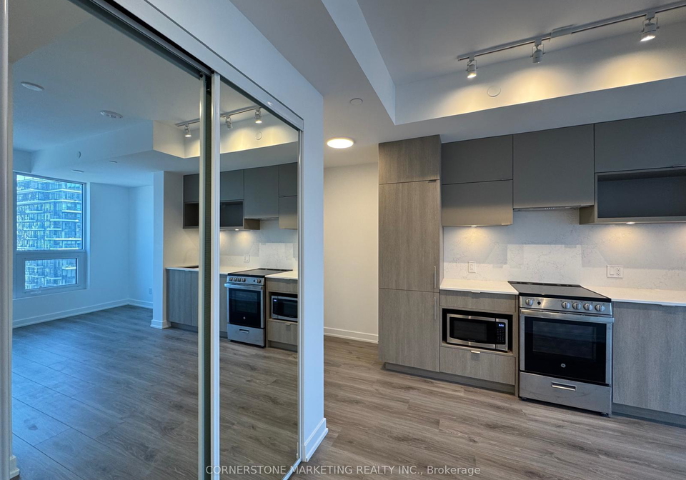 100-queen-street-e-toronto-ontario-c13038582
