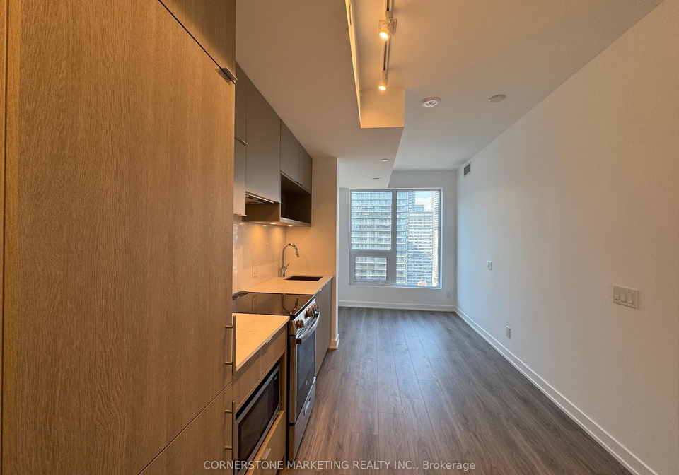 100-queen-street-e-toronto-ontario-c13038582