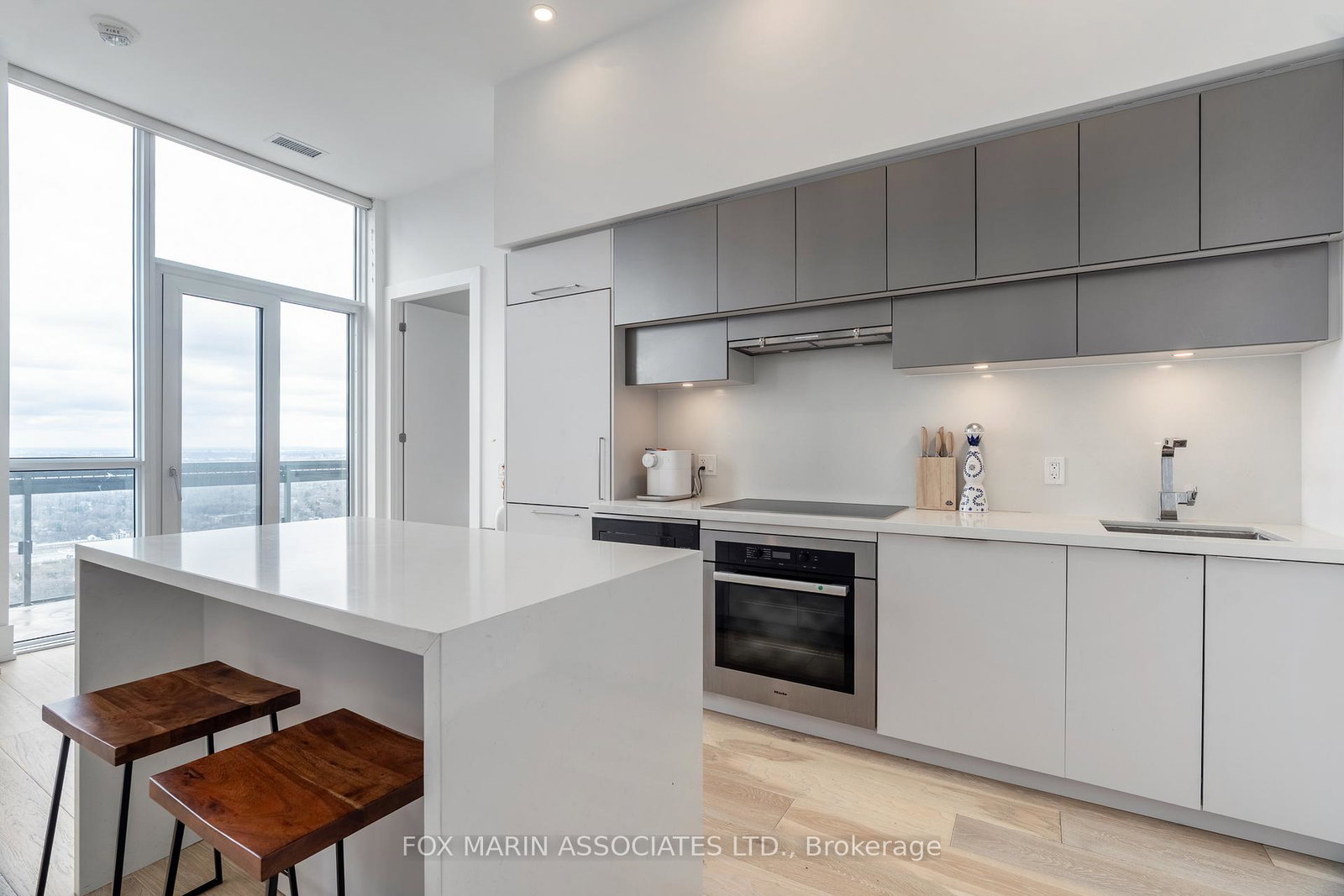 39-roehampton-avenue-toronto-ontario-c13038776