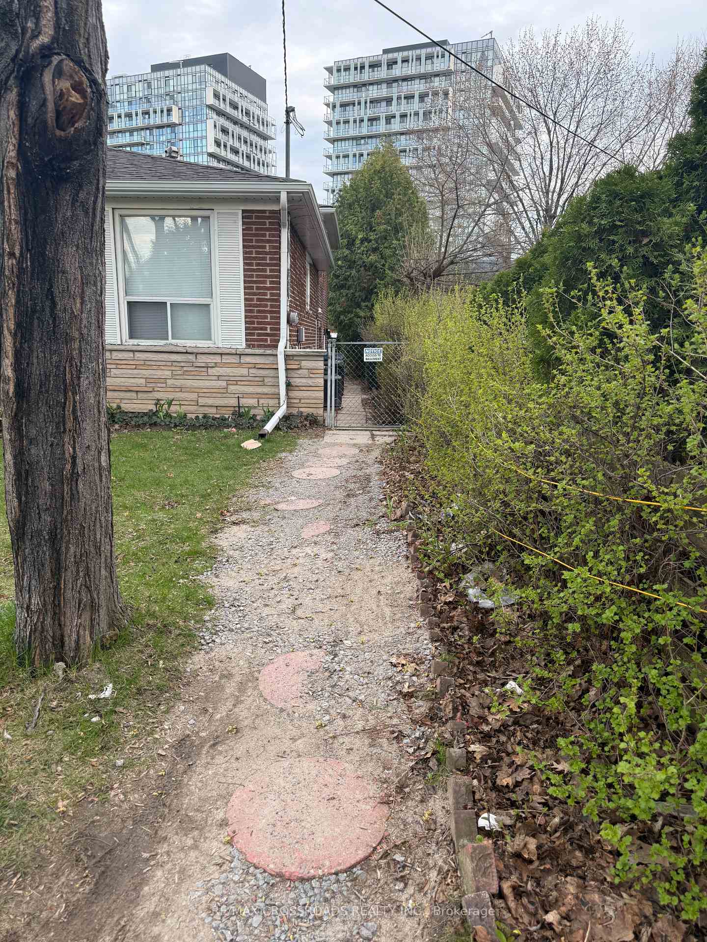 3-lisburn-crescent-north-york-ontario-c13038878