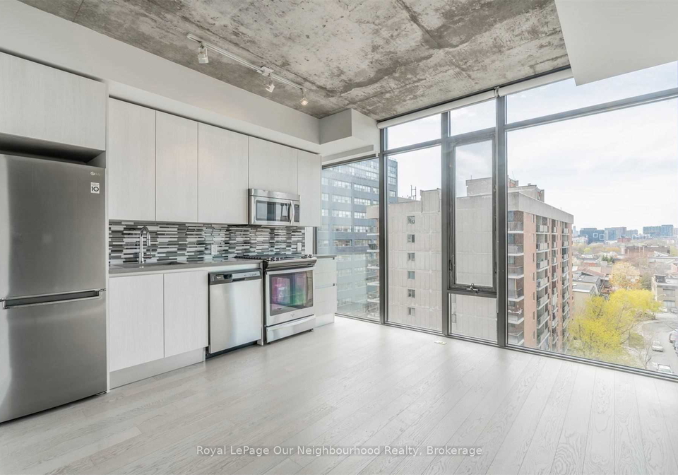 111-bathurst-street-toronto-ontario-c13039348