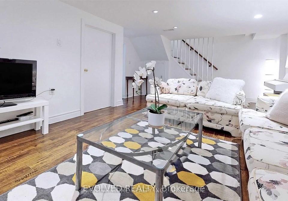 12-shippigan-crescent-north-york-ontario-c13039476