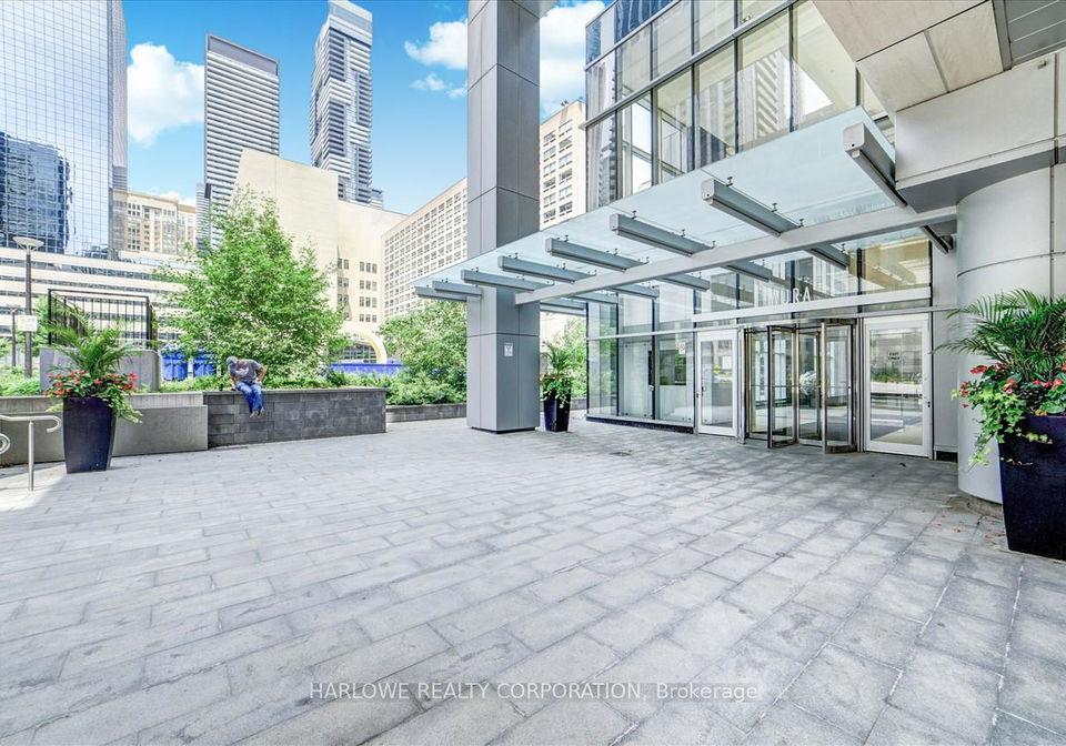 386-yonge-street-toronto-ontario-c13039972