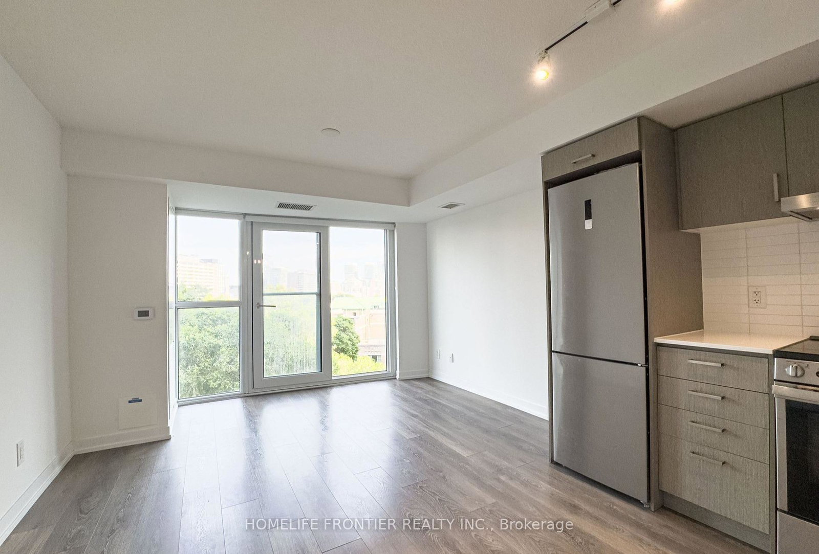219-dundas-street-e-toronto-ontario-c13040014