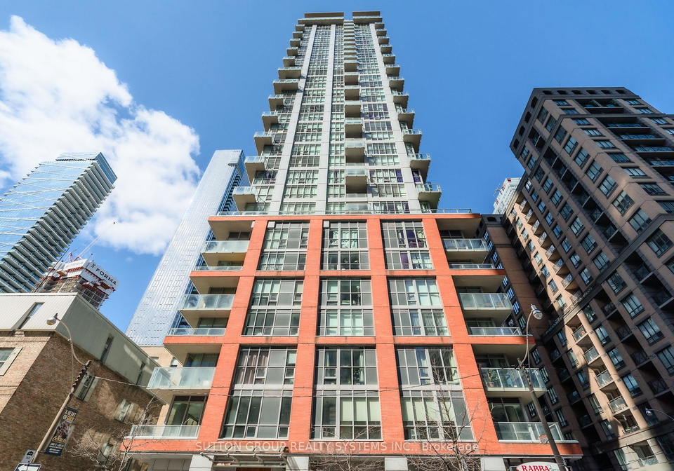 126-simcoe-street-toronto-ontario-c13040074