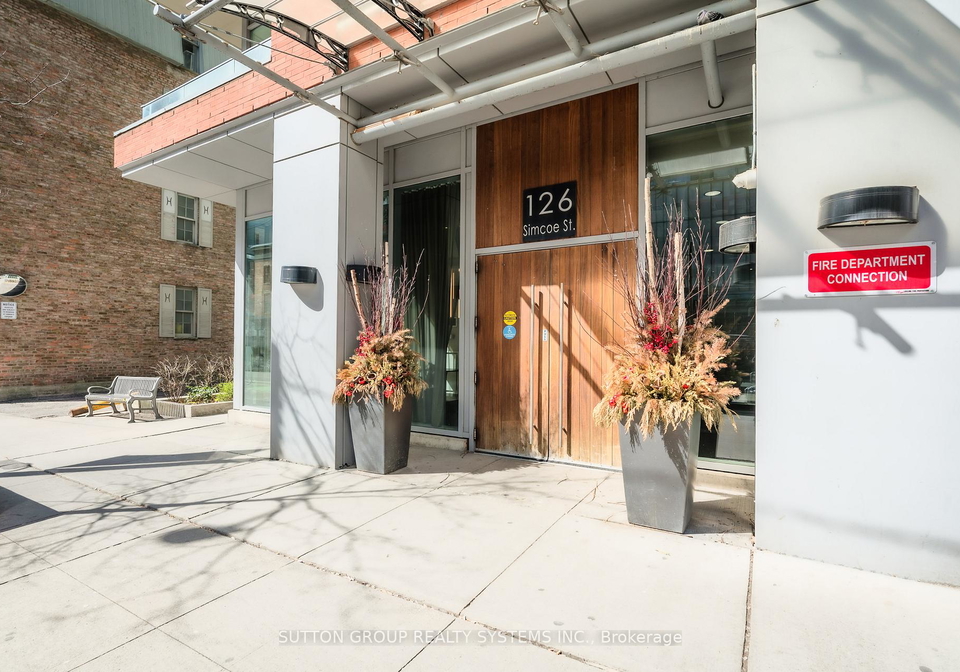 126-simcoe-street-toronto-ontario-c13040074
