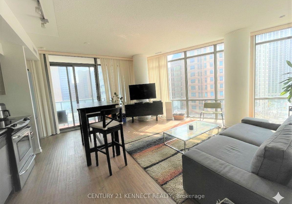 832-bay-street-toronto-ontario-c13040270