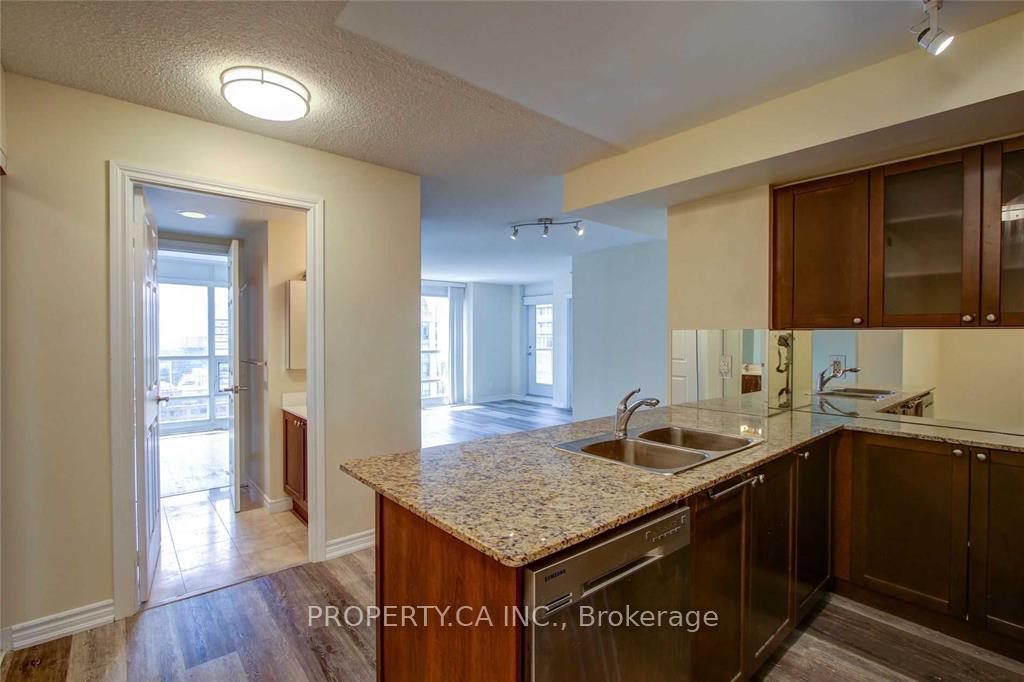 761-bay-street-toronto-ontario-c13040350