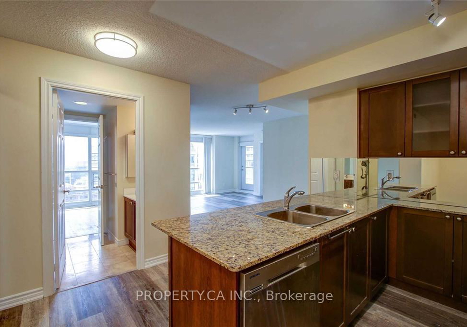 761-bay-street-toronto-ontario-c13040350