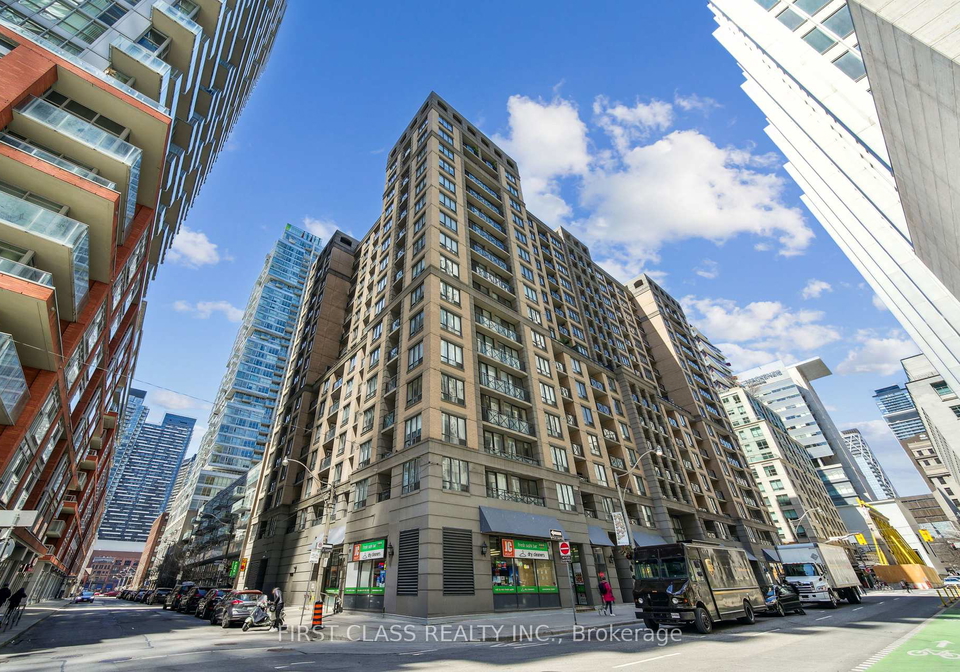 140-simcoe-street-toronto-ontario-c13040564