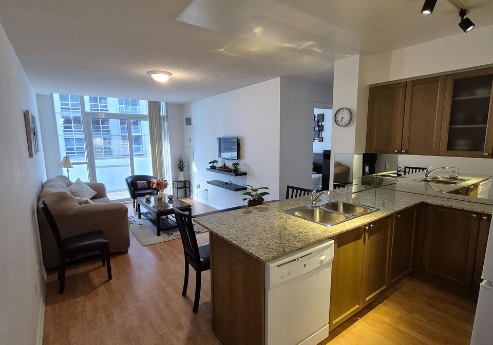 761-bay-street-toronto-ontario-c13041052
