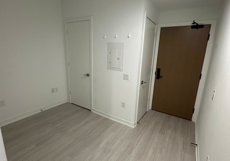 195-mccaul-street-toronto-ontario-c13041096