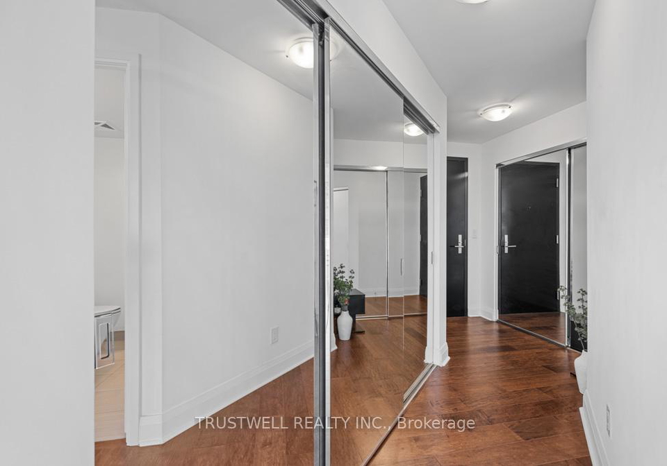 1080-bay-street-toronto-ontario-c13041496
