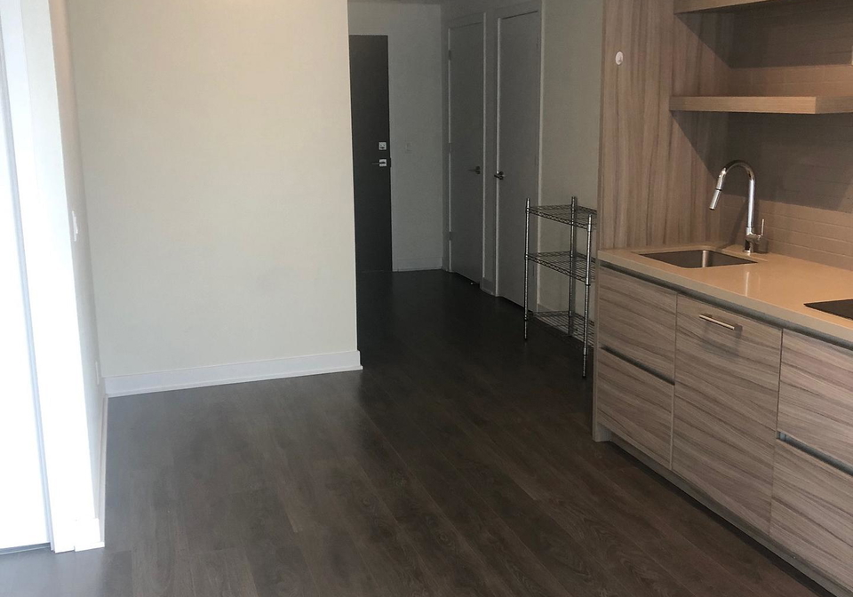 2221-yonge-street-toronto-ontario-c13041534