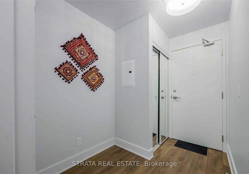 15-bruyeres-mews-toronto-ontario-c13041848