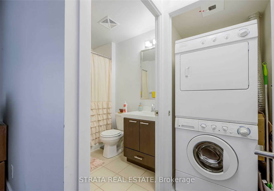 15-bruyeres-mews-toronto-ontario-c13041848