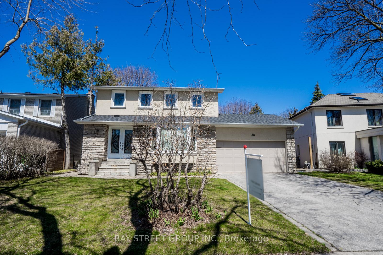 38-foursome-crescent-north-york-ontario-c13042074