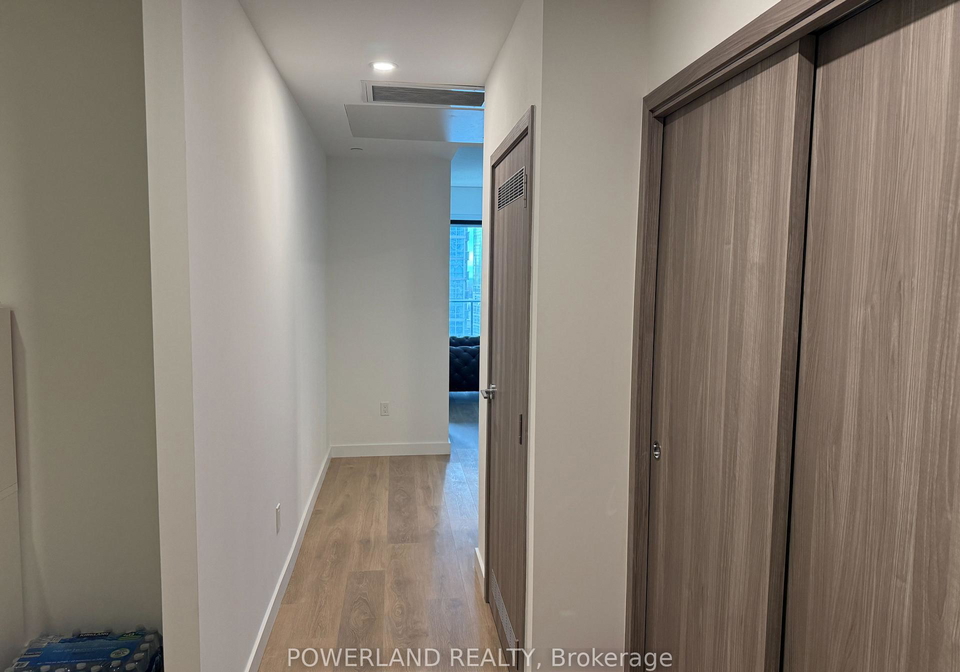 1-concord-cityplace-way-toronto-ontario-c13042664