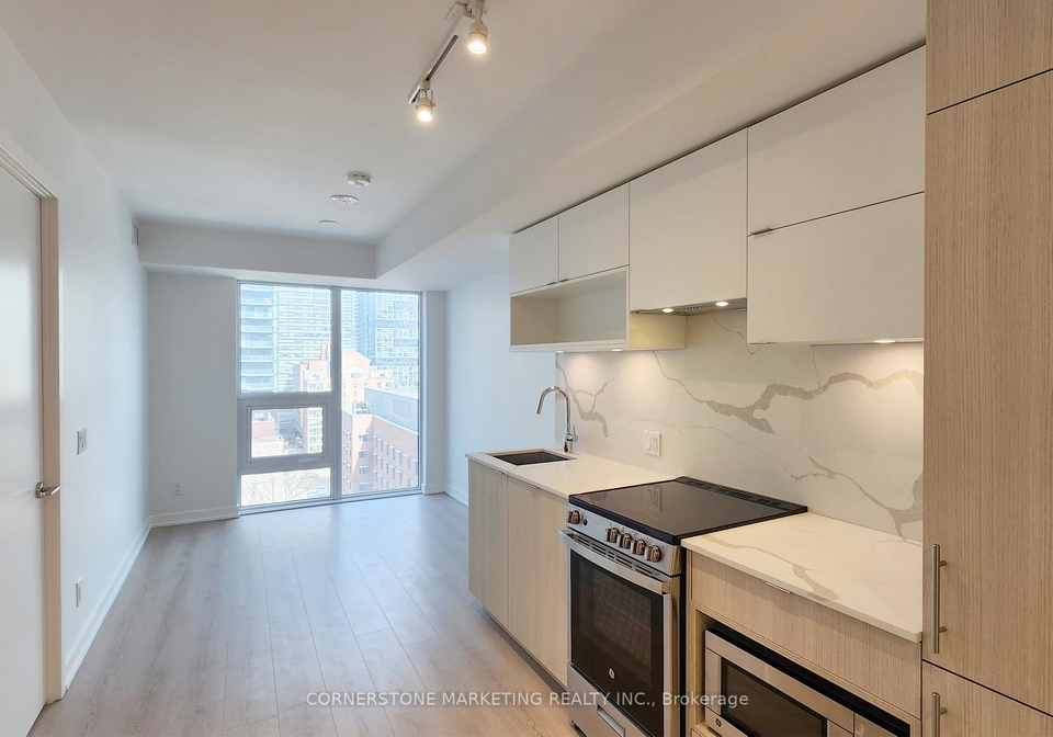 100-queen-street-e-toronto-ontario-c13043174