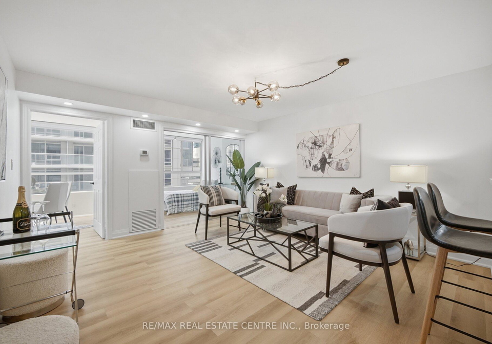 717-bay-street-toronto-ontario-c13043230