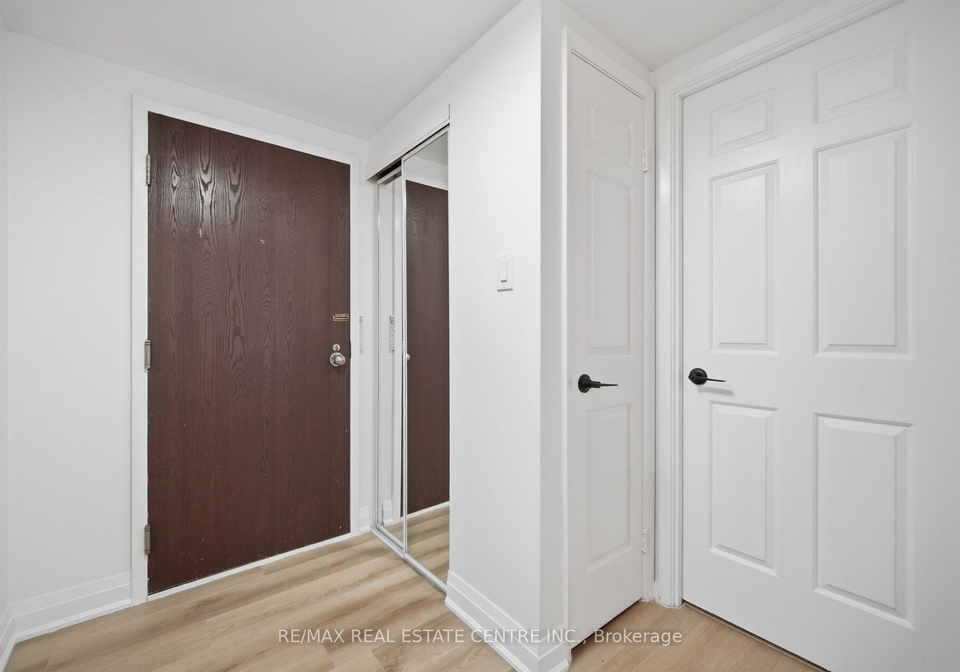 717-bay-street-toronto-ontario-c13043230