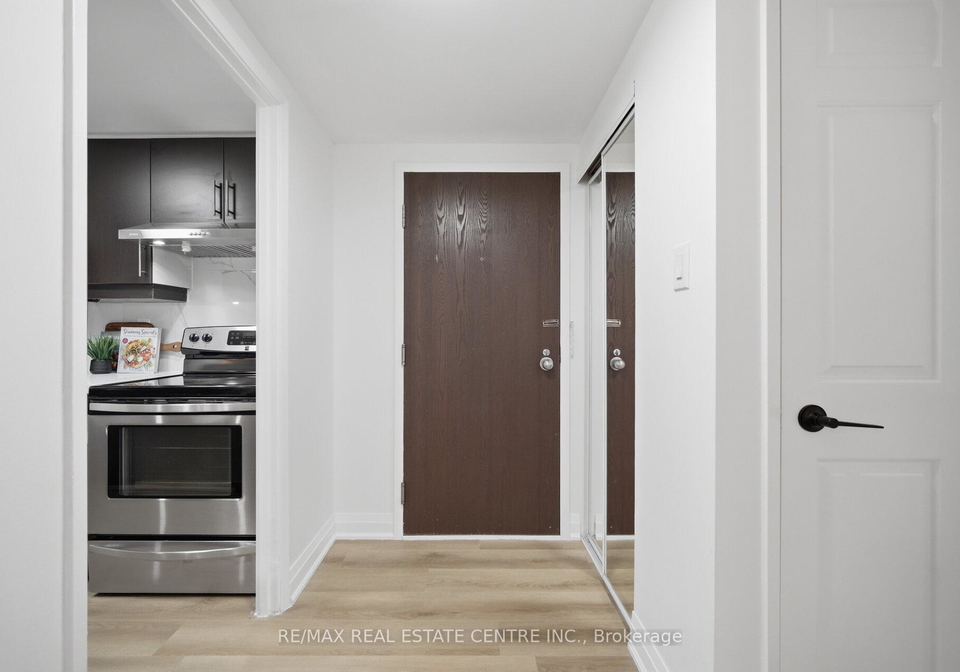 717-bay-street-toronto-ontario-c13043230