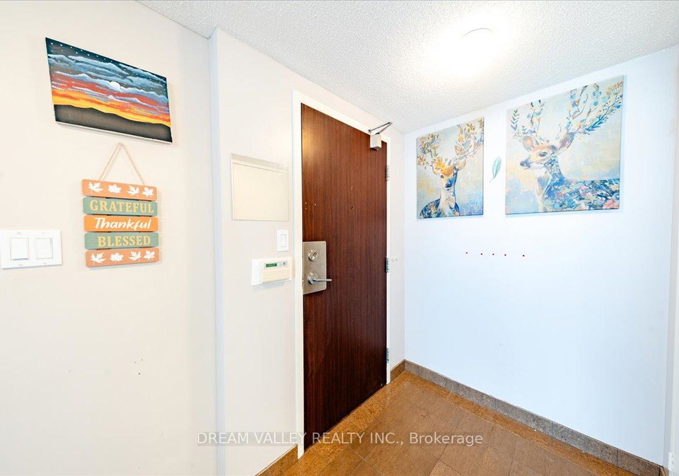 5765-yonge-st-street-north-york-ontario-c13043270