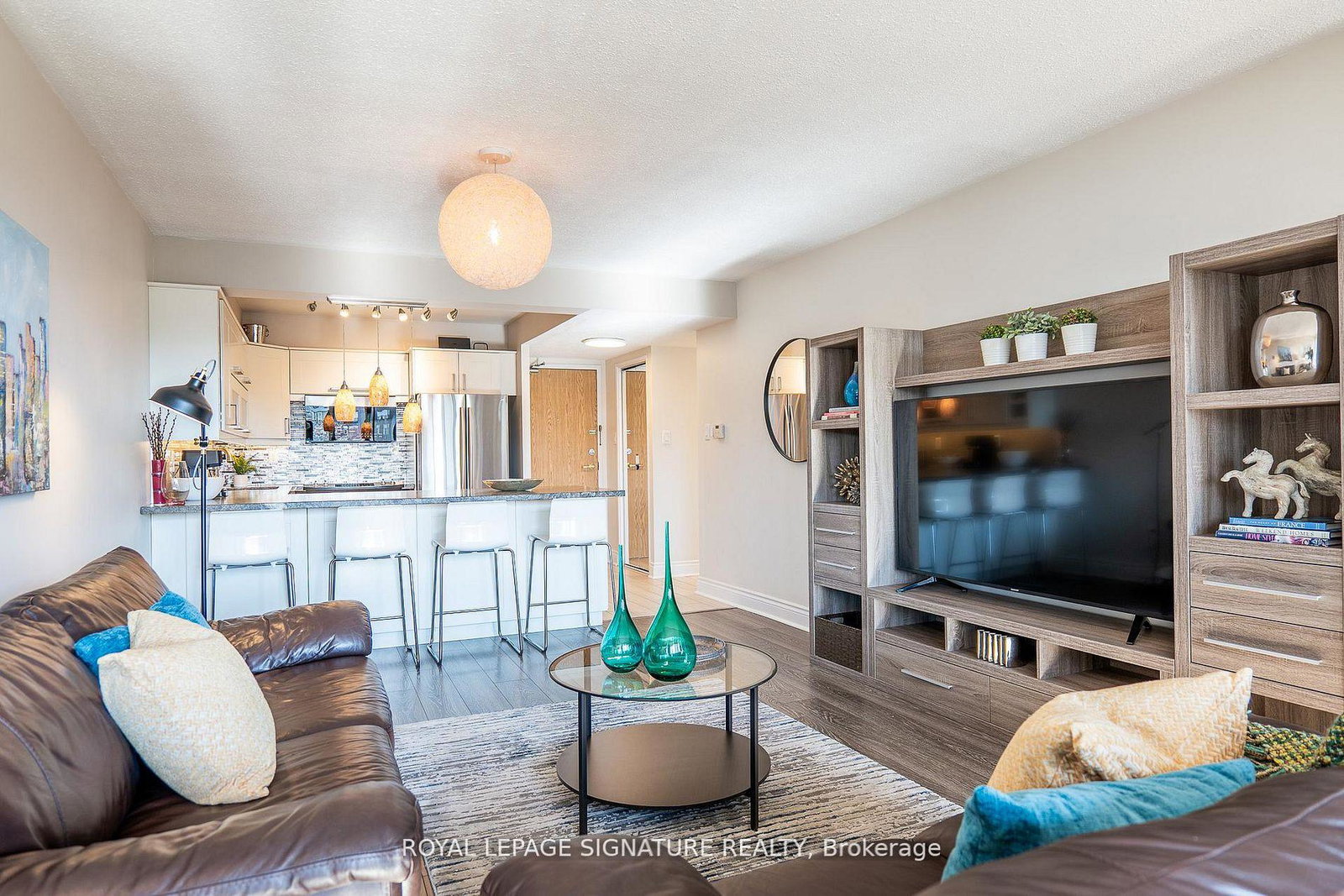 30-fashion-roseway-north-york-ontario-c13043362