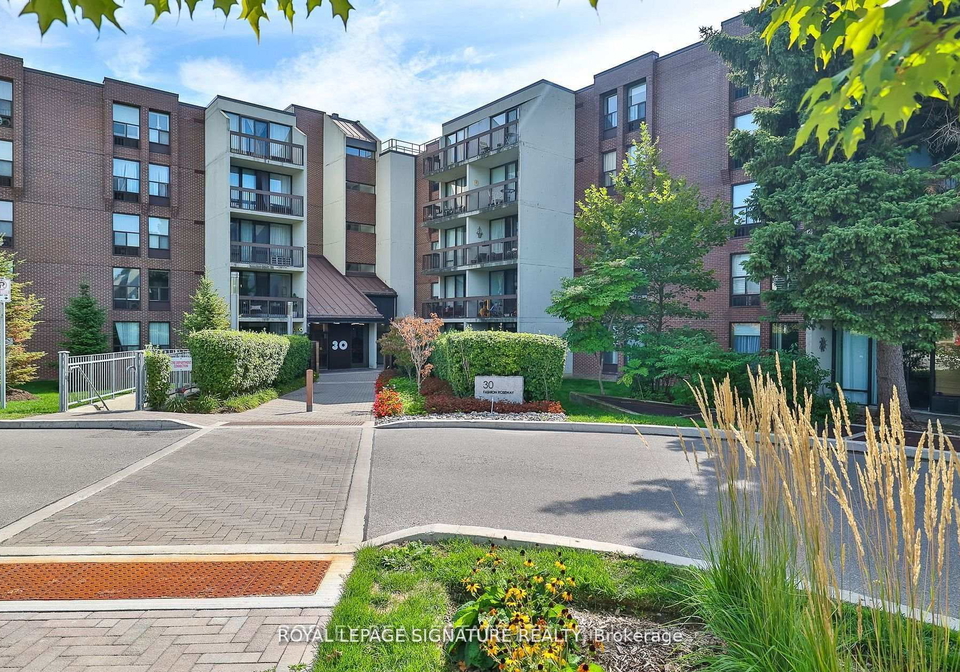 30-fashion-roseway-north-york-ontario-c13043362