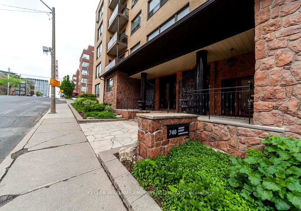 740-eglinton-avenue-w-toronto-ontario-c13043624