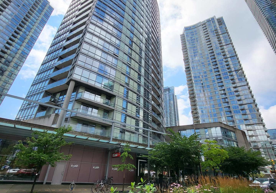 3-navy-wharf-court-toronto-ontario-c13043644