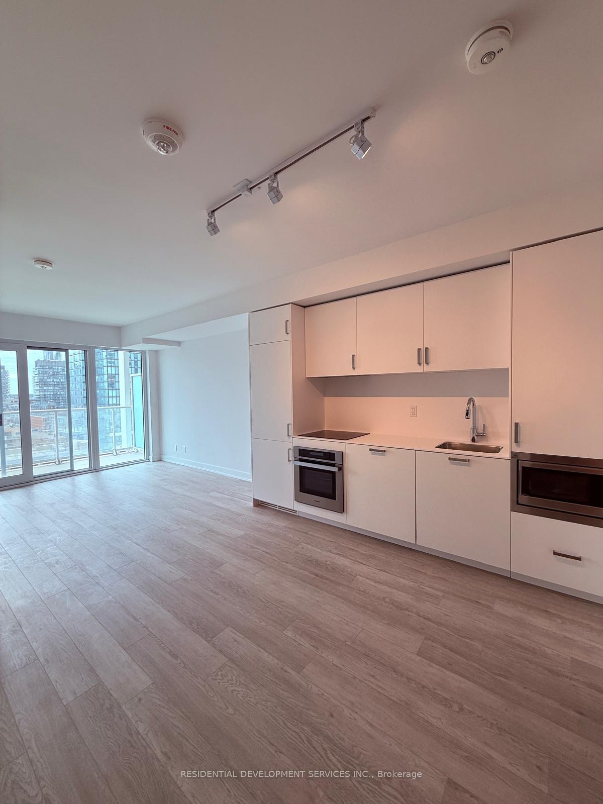 88-queen-street-toronto-ontario-c13043720