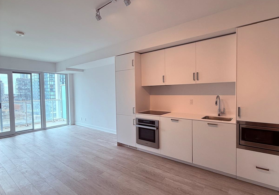 88-queen-street-toronto-ontario-c13043720