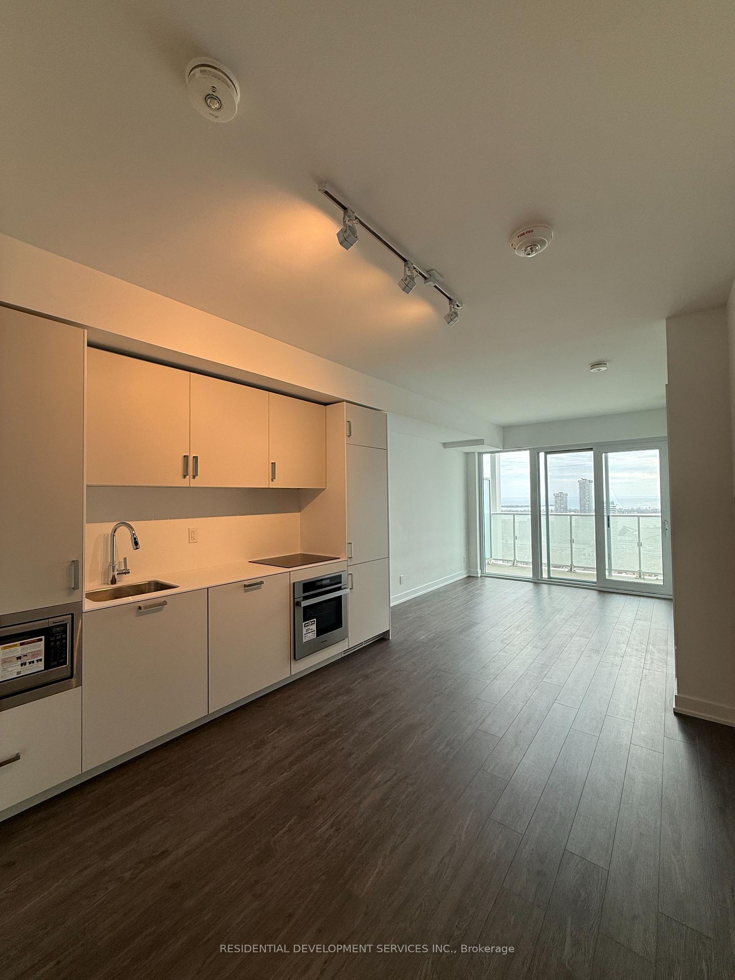 88-queen-street-toronto-ontario-c13043722