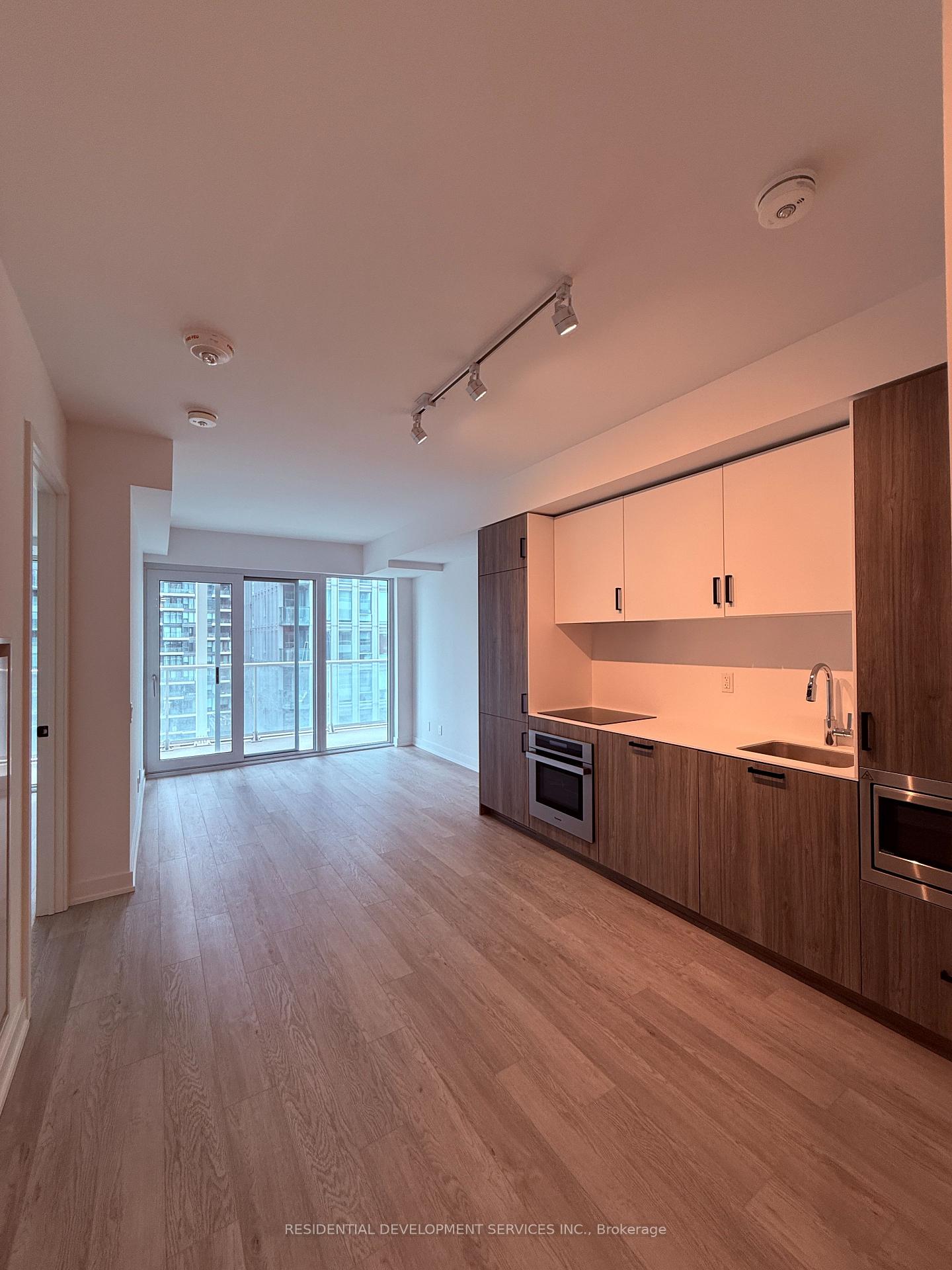 88-queen-street-toronto-ontario-c13043732