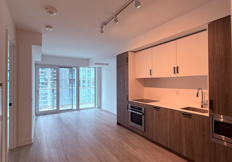 88-queen-street-toronto-ontario-c13043732