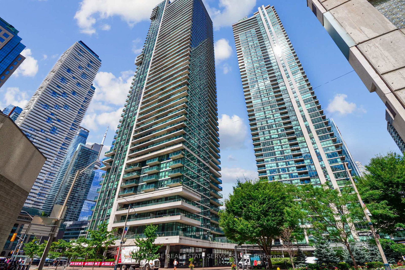 33-bay-street-toronto-ontario-c13043788