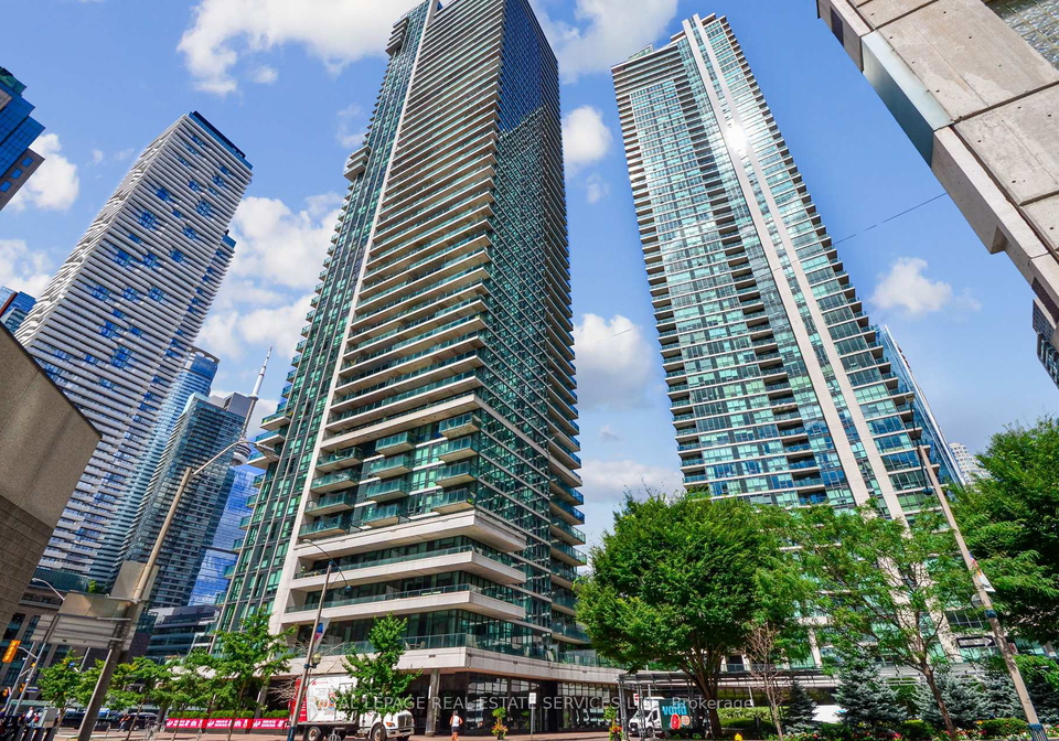 33-bay-street-toronto-ontario-c13043788